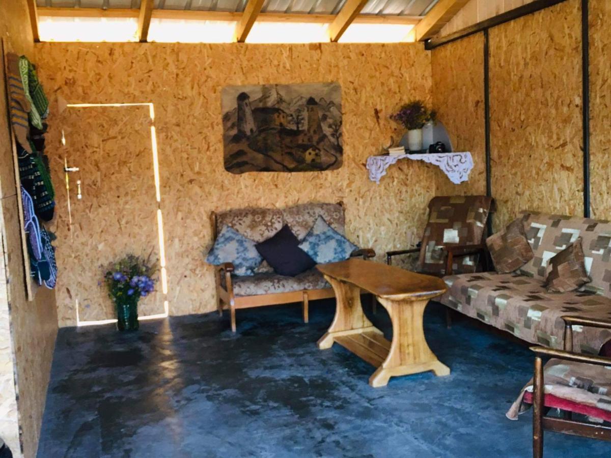 Guesthouse Omalo ภายนอก รูปภาพ