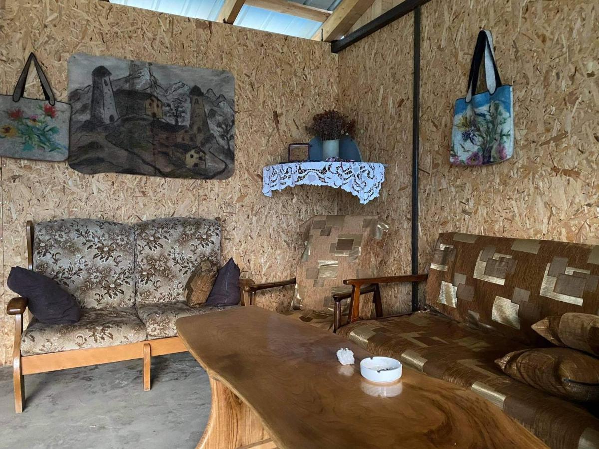 Guesthouse Omalo ภายนอก รูปภาพ